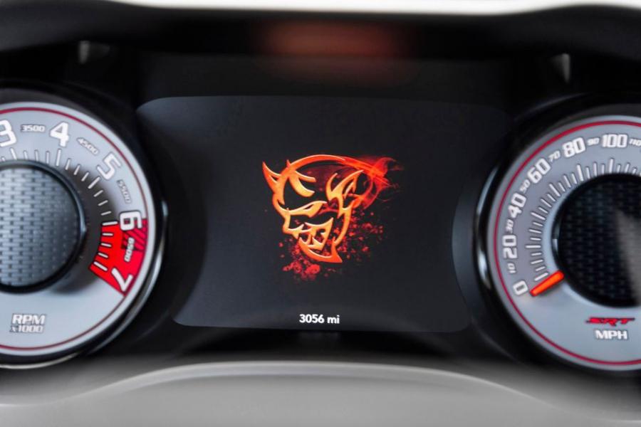 Панель приборов Dodge Challenger SRT Demon (0914) 2018 года  (NO) (фото 35 из 40)